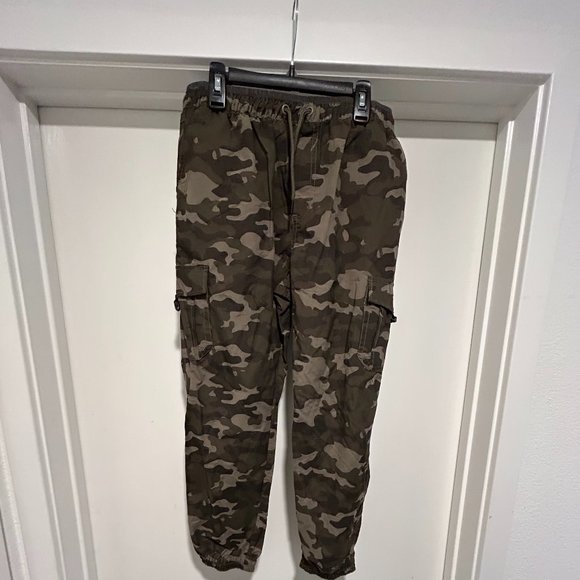 UNIVIBE OLIVE CAMO PANTS BEST OFFER EXCEPTED - Picture 1 of 9